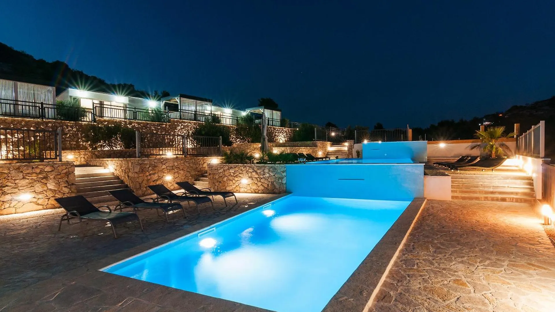 Horizon Blue Camp Hotel Drage Campsite